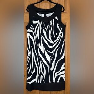 Elegant Black and White Sleeveless Dress